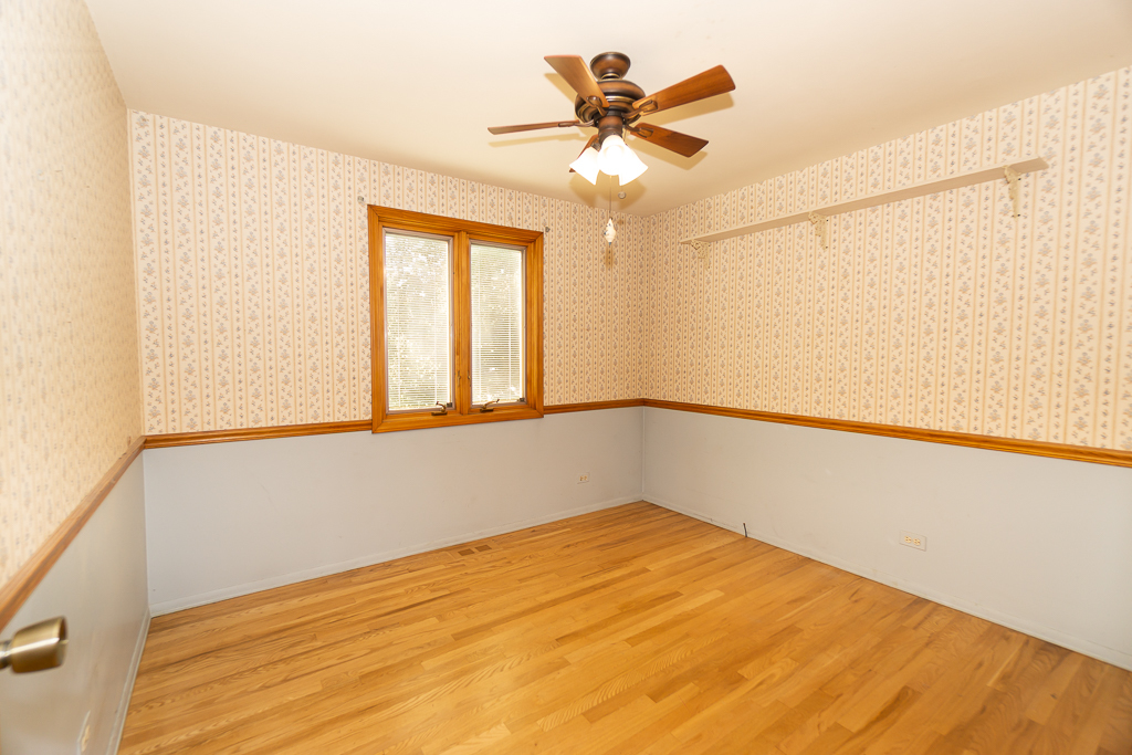 1908 Capri Lane Schaumburg, IL 60193 - Photo 22 of 39 a view of an empty room with a window