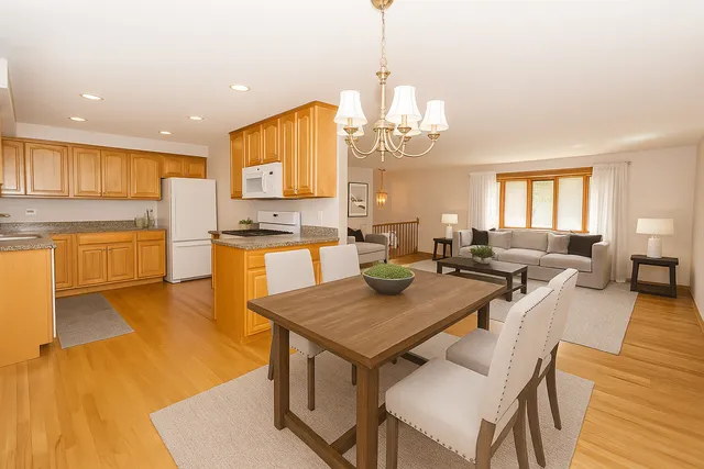 $442,500 | 1908 Capri Lane, Schaumburg, IL 60193