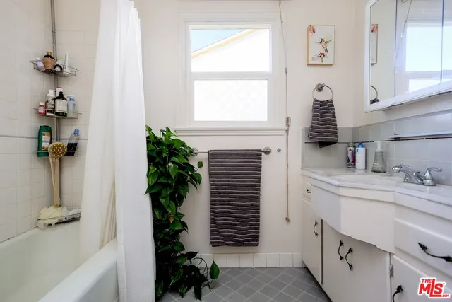 $6,500 | 5615 Wenlock Street, Los Angeles, CA 90016