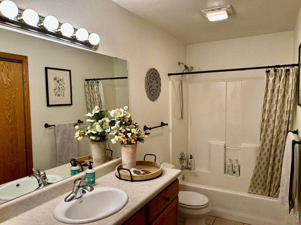 14348 Dakota Road Sterling, CO 80751 - Photo 29 of 50 Main Floor Bathroom