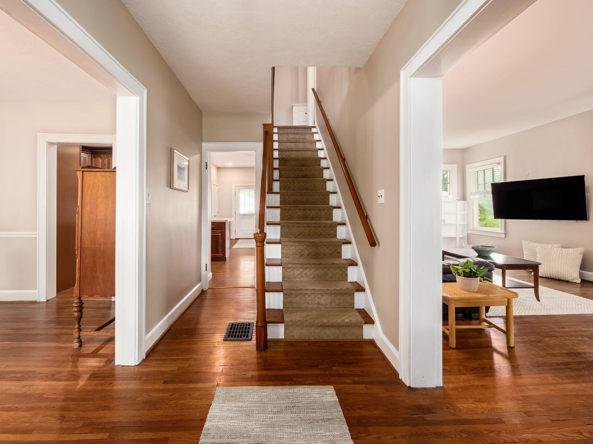 240 North Ardmore Road Bexley, OH 43209 - Photo 6 of 72 Entry/Foyer