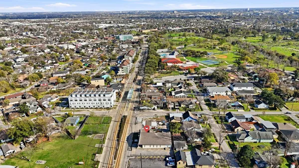 $4,100 | 3911 Fulton Street, Houston, TX 77009