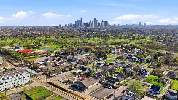 $4,100 | 3911 Fulton Street, Houston, TX 77009