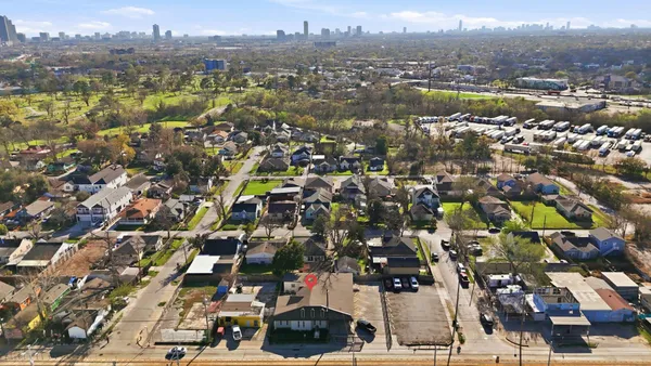 $4,100 | 3911 Fulton Street, Houston, TX 77009