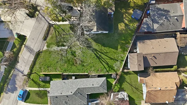 $4,100 | 3911 Fulton Street, Houston, TX 77009