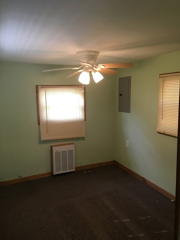 8 Pioneer Way Springfield, MA 01119 - Photo 5 of 9 en empty room with windows and fan
