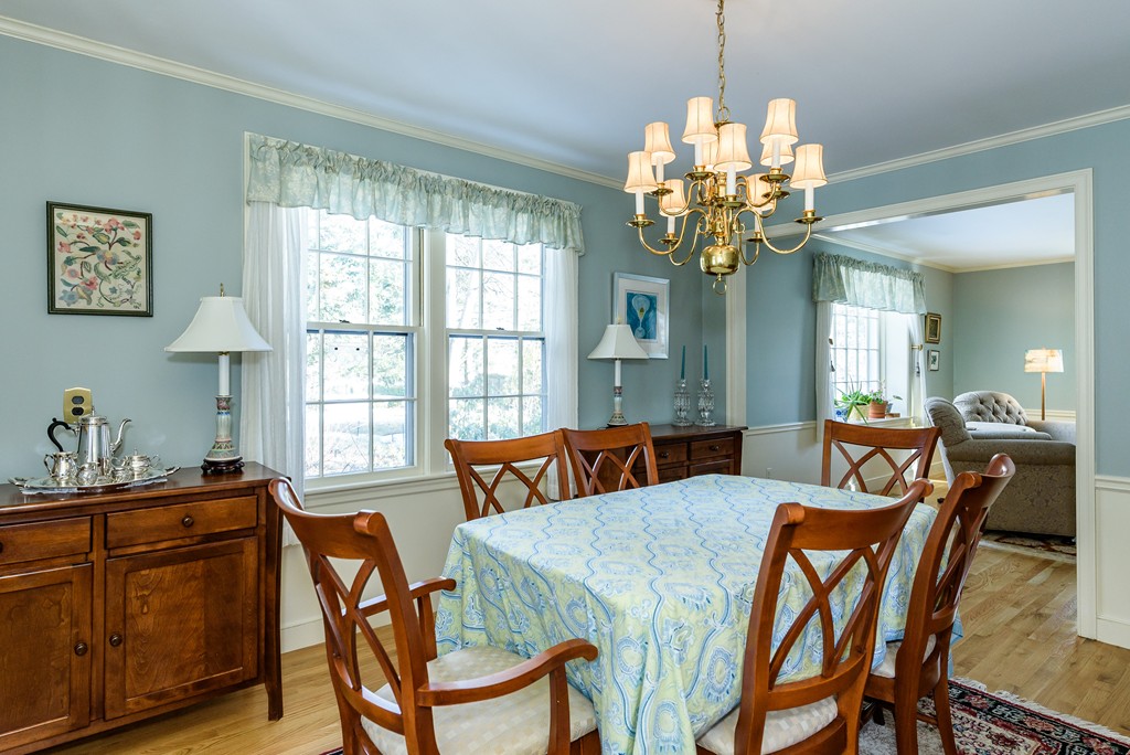 643 Boston Post Road Weston, MA 02493 - Photo 15 of 27