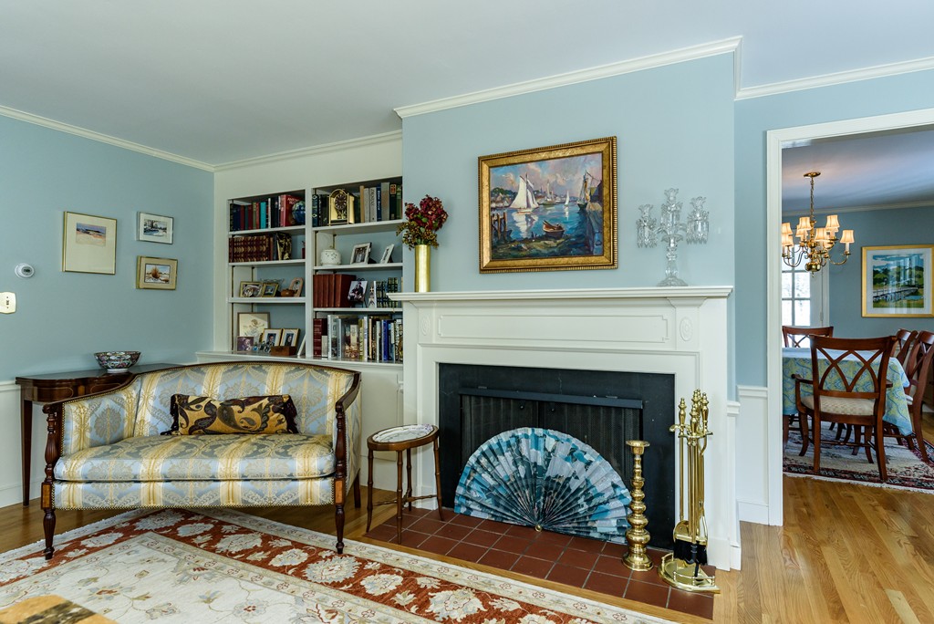 643 Boston Post Road Weston, MA 02493 - Photo 16 of 27