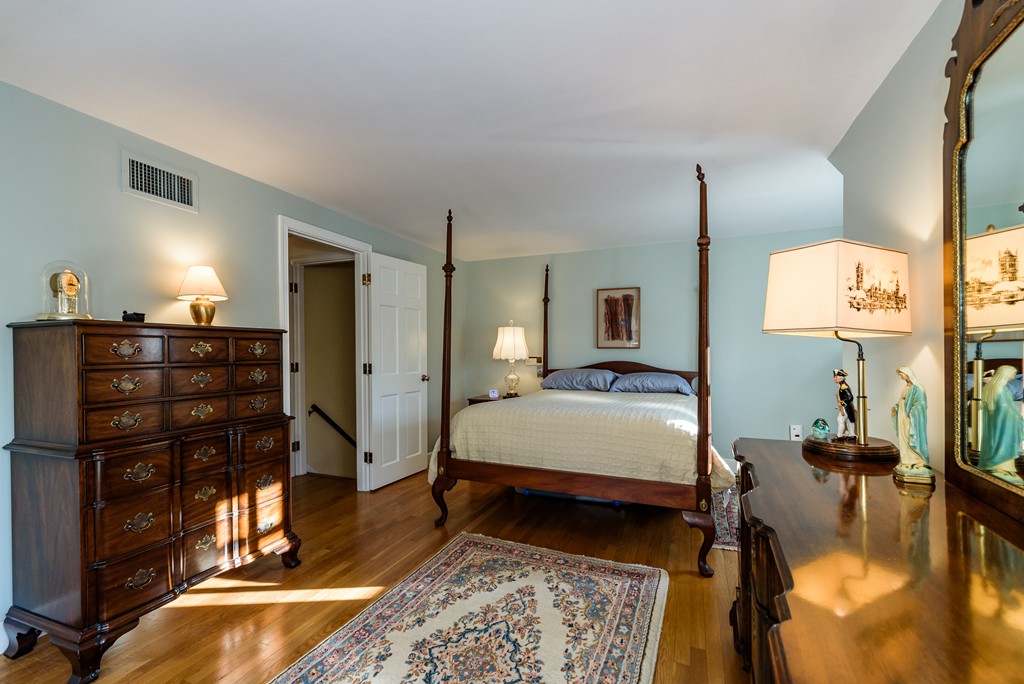 643 Boston Post Road Weston, MA 02493 - Photo 23 of 27