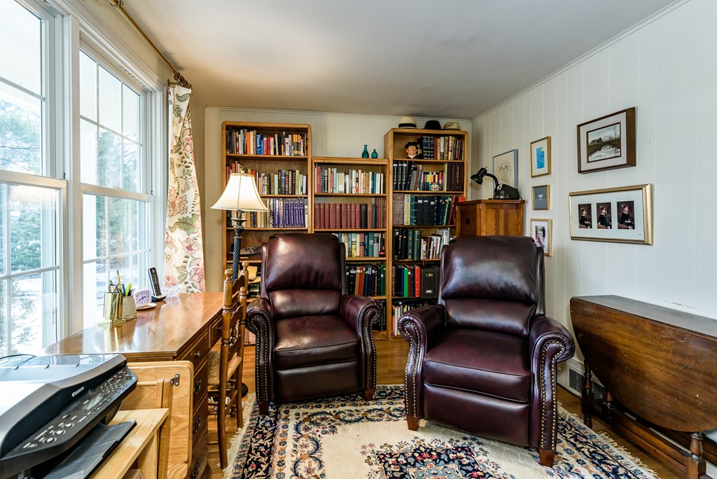 643 Boston Post Road Weston, MA 02493 - Photo 10 of 27