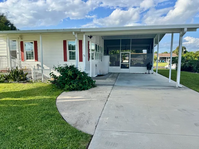 a view of a house with backyard and porch