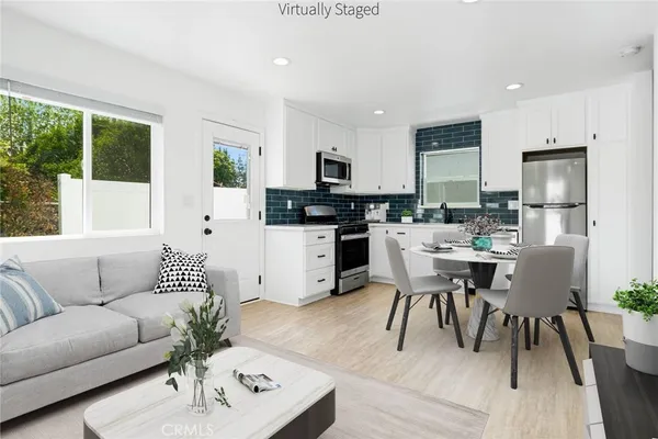$2,700 | 18924 Sylvan Street, Tarzana, CA 91335