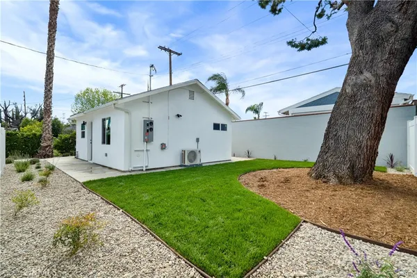 a view of a back yard of the house