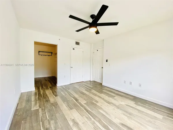 a view of a livingroom with a ceiling fan