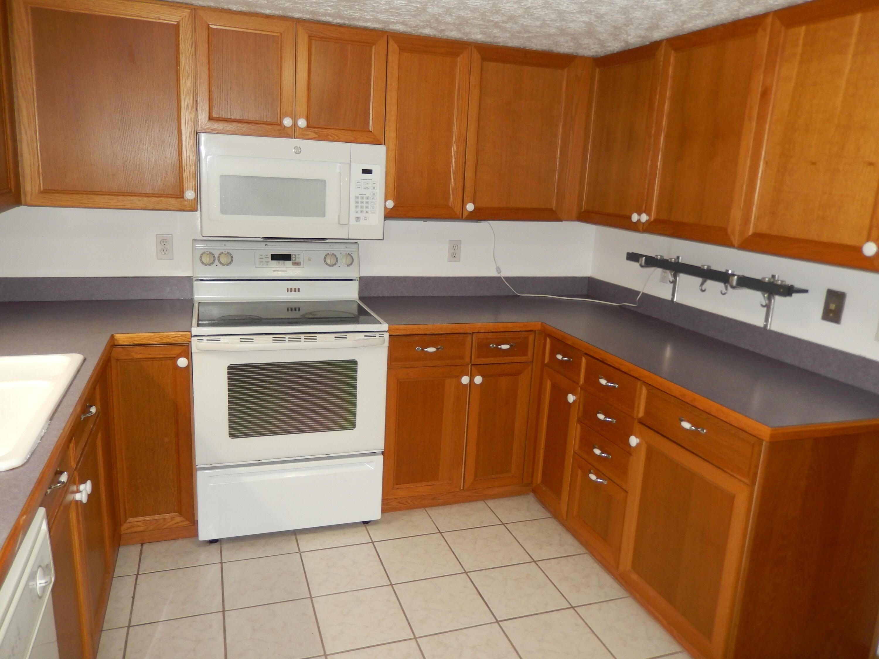 3939 Karl Road, Unit 103 Columbus, OH 43224 - Photo 12 of 50 Kitchen
