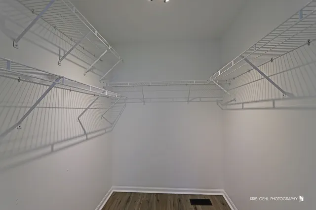 $2,300 | 211 Dogwood Court, Unit 211, Lindenhurst, IL 60046