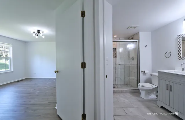 $2,300 | 211 Dogwood Court, Unit 211, Lindenhurst, IL 60046