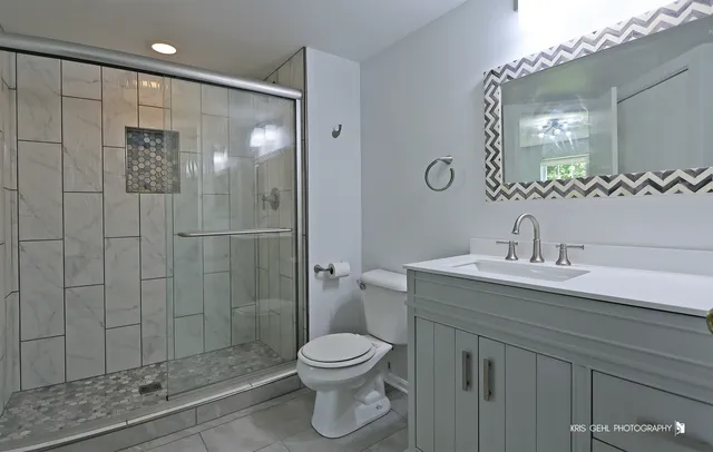 $2,300 | 211 Dogwood Court, Unit 211, Lindenhurst, IL 60046