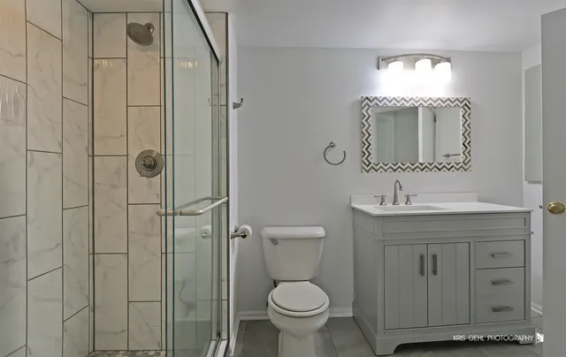 $2,300 | 211 Dogwood Court, Unit 211, Lindenhurst, IL 60046