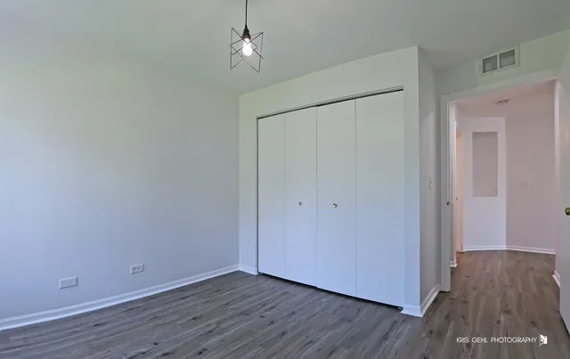 $2,300 | 211 Dogwood Court, Unit 211, Lindenhurst, IL 60046