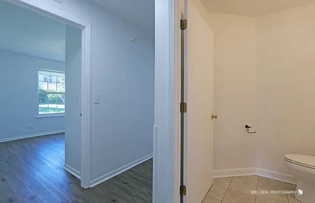 $2,300 | 211 Dogwood Court, Unit 211, Lindenhurst, IL 60046