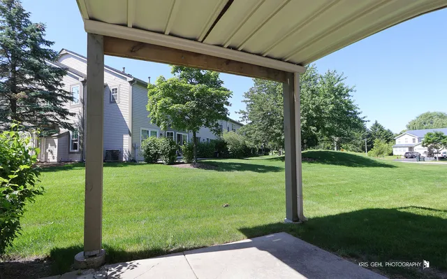 $2,300 | 211 Dogwood Court, Unit 211, Lindenhurst, IL 60046