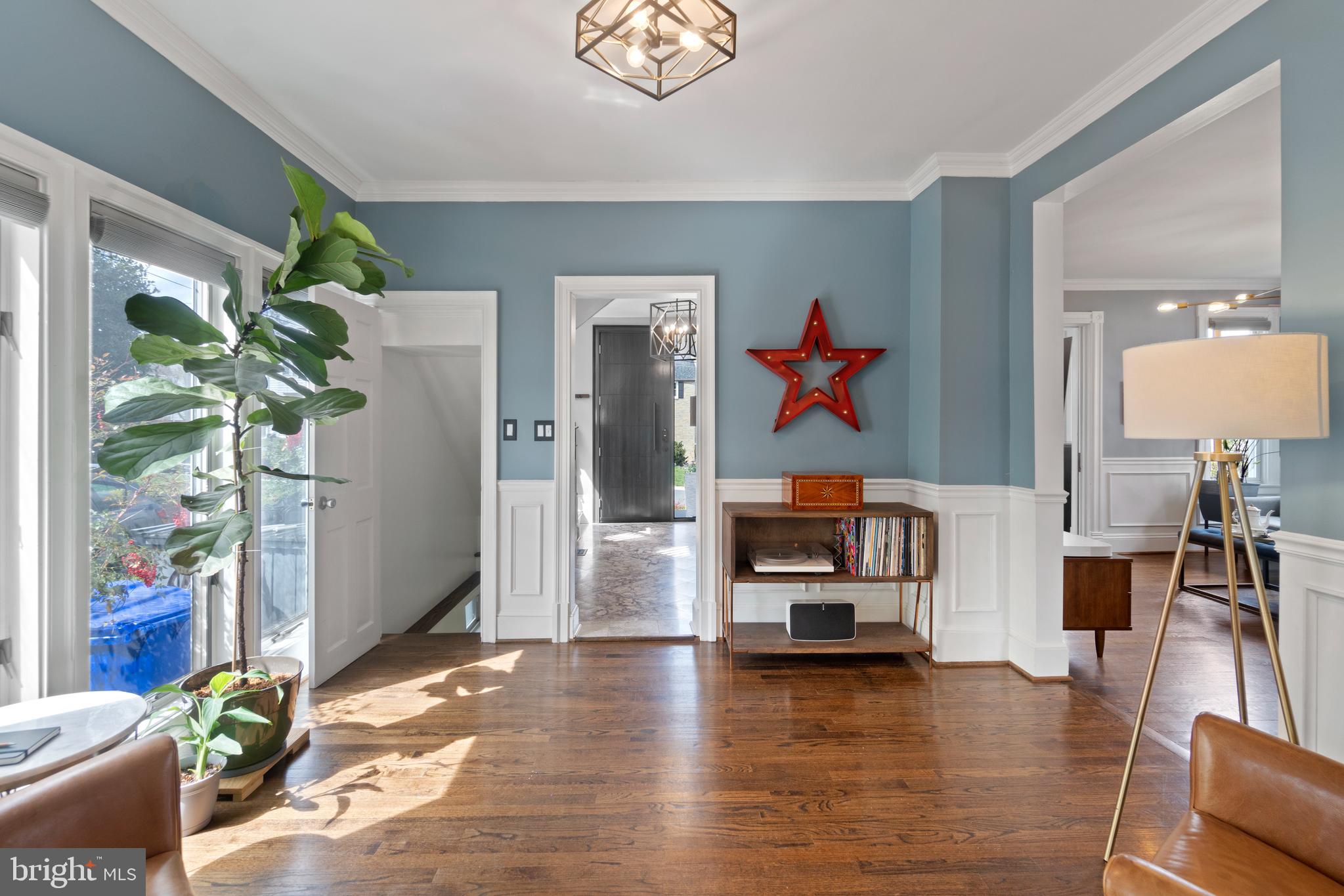 9409 Warren Street Silver Spring, MD 20910 - Photo 11 of 43 Sitting Room - 1st Floor