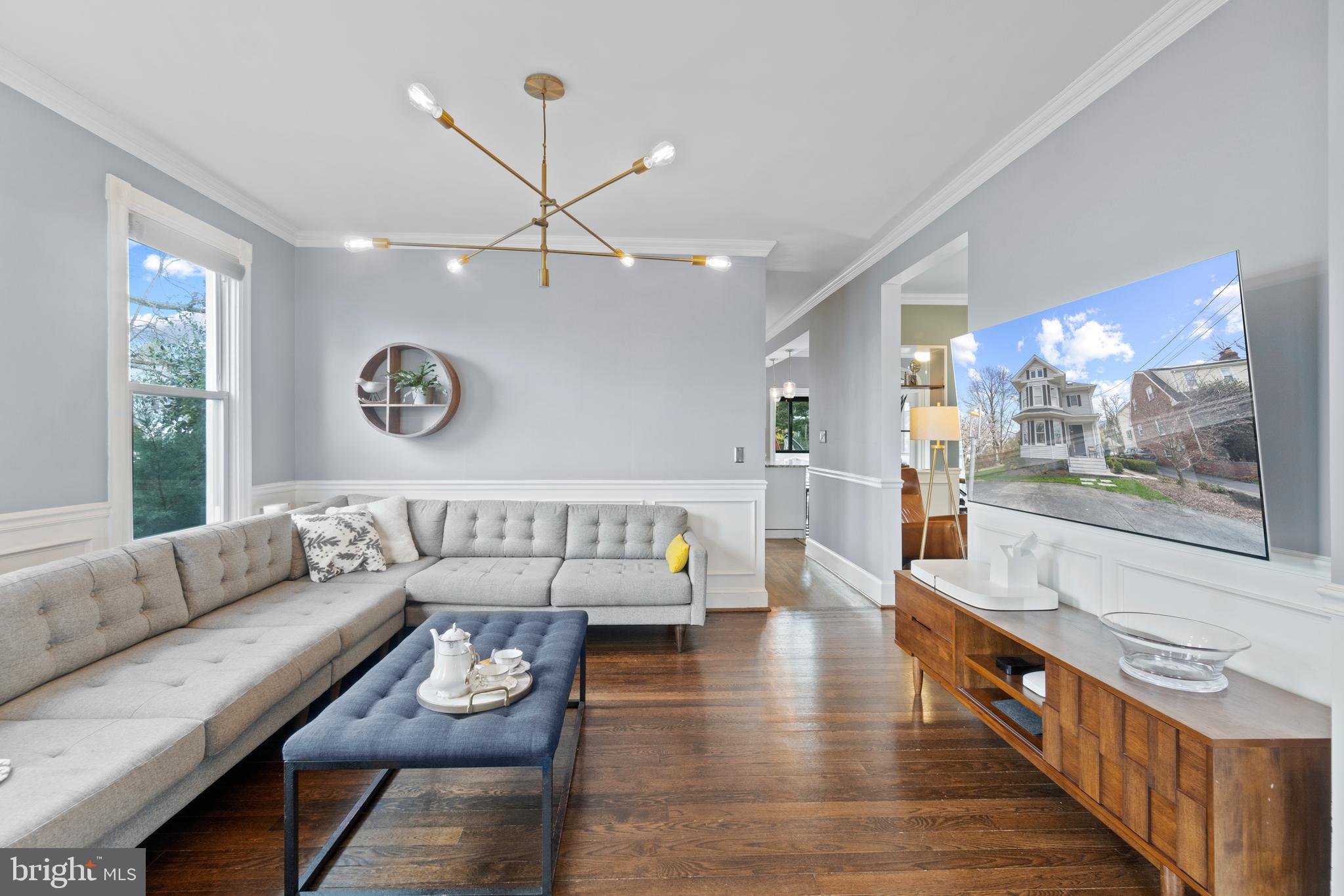 9409 Warren Street Silver Spring, MD 20910 - Photo 10 of 43 Living Room - 1st Floor