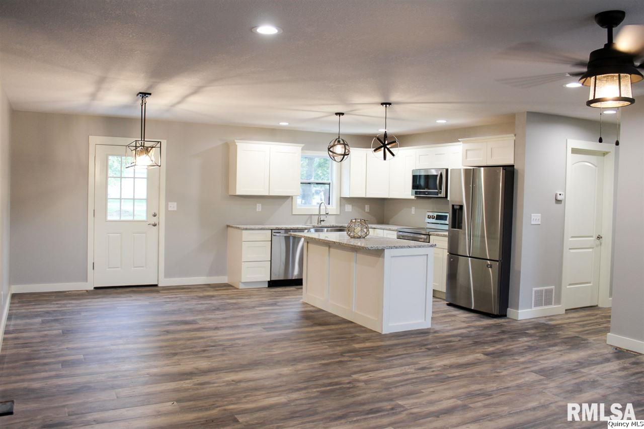 209-211 West School Street Camp Point, IL 62320 - Photo 2 of 23 Gallery Image 2