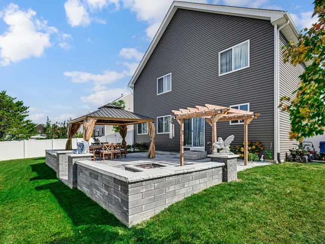 $420,000 | 901 Sable Ridge Drive, Joliet, IL 60431