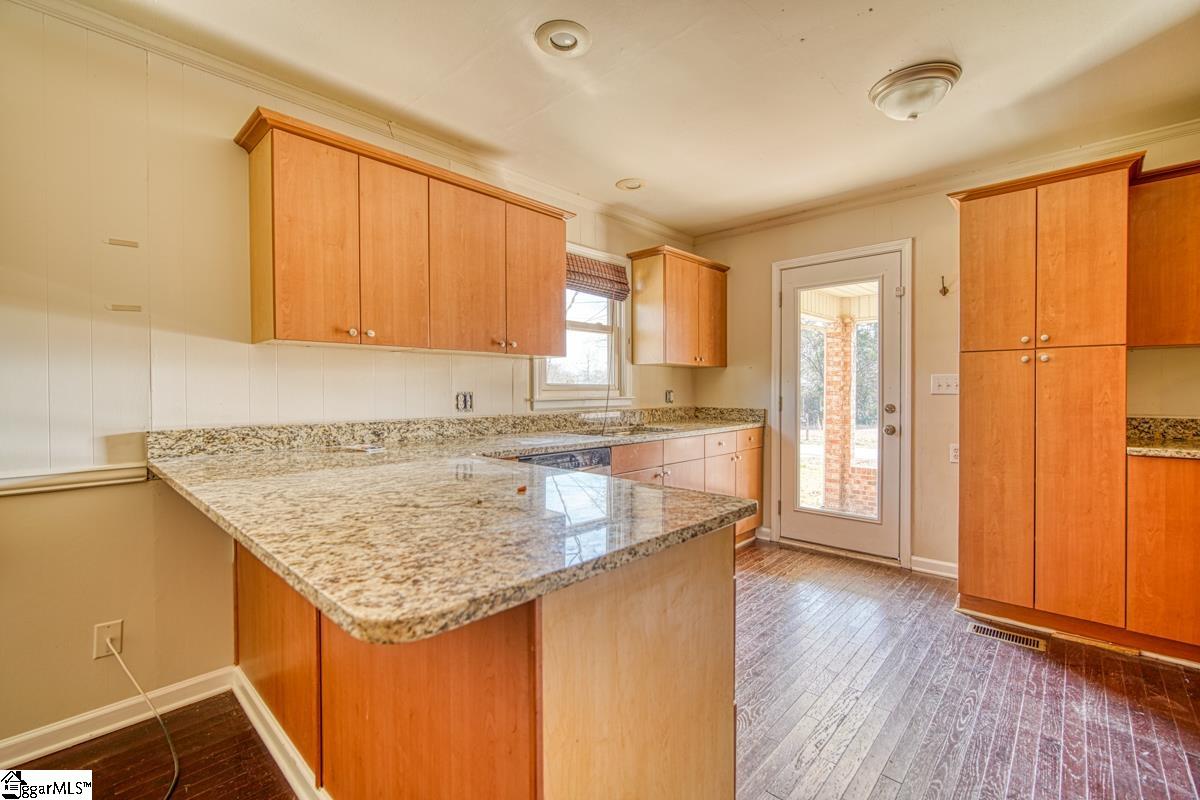 303 Reeves Drive Simpsonville, SC 29681 - Photo 9 of 29 Gallery Image 9
