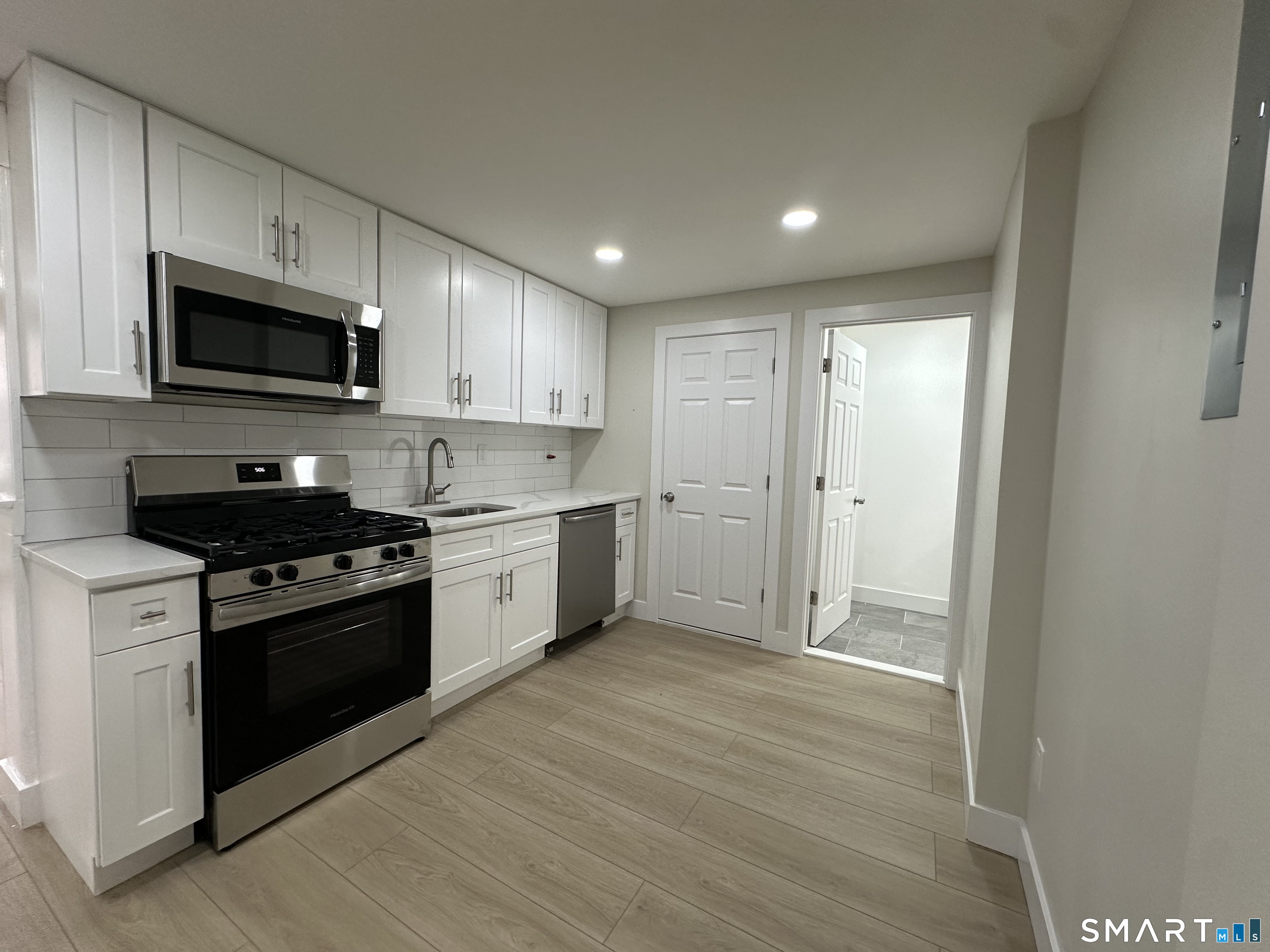 49 Dodgingtown Road Newtown, CT 06470 - Photo 4 of 13