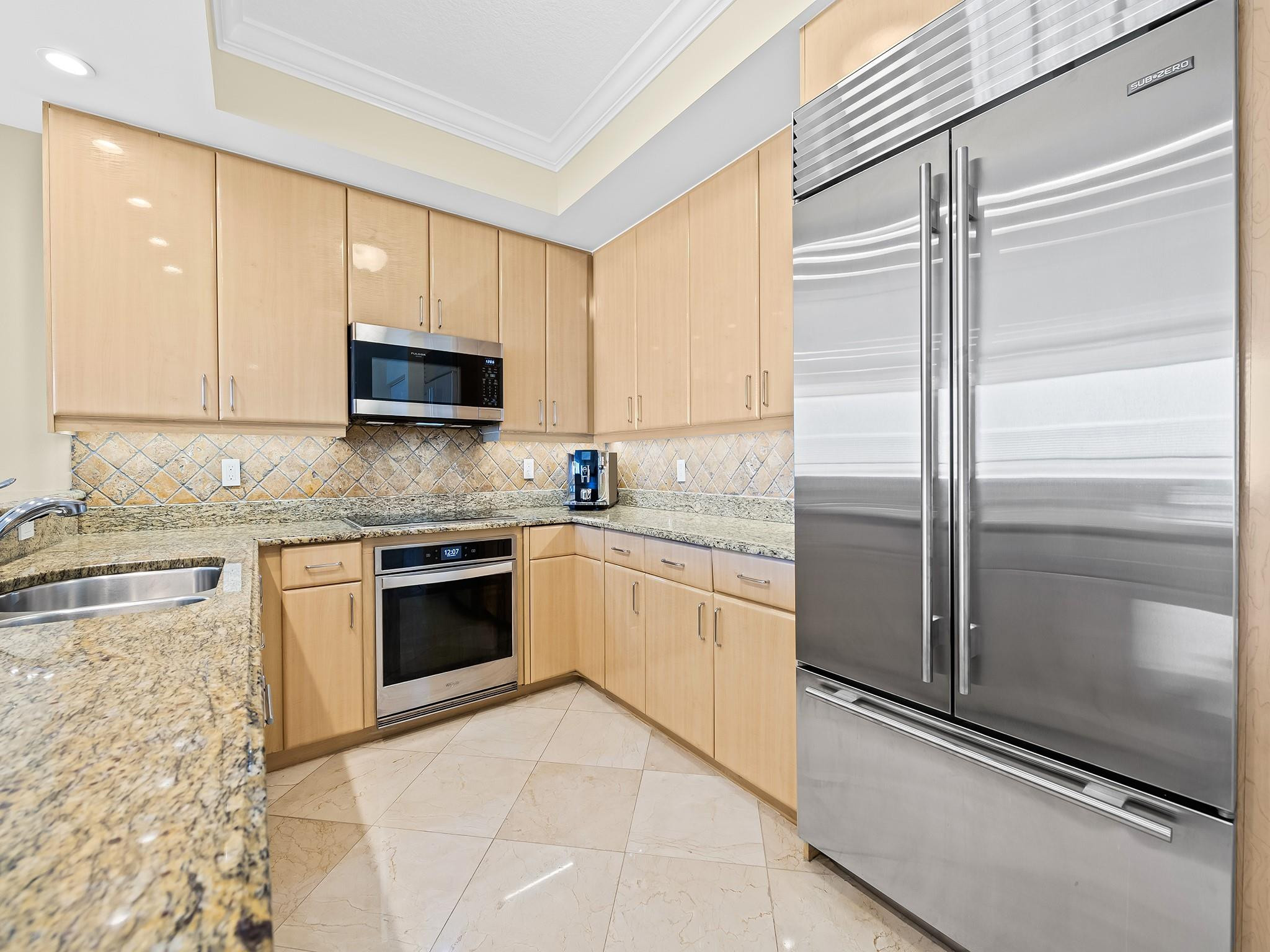 100 South Birch Road, Unit 1803 Fort Lauderdale, FL 33316 - Photo 7 of 42 Kitchen