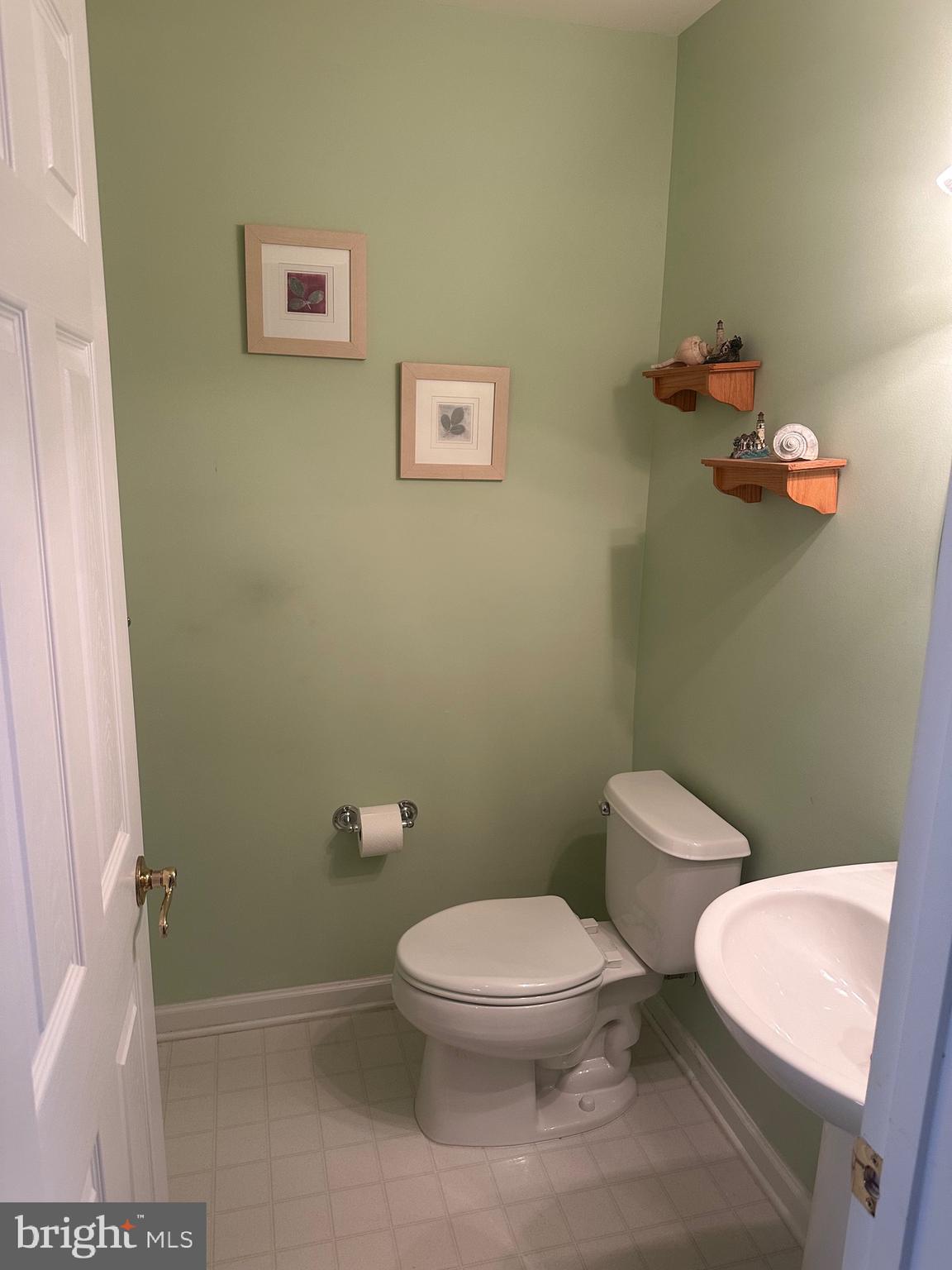 3 Firethorn Lane Delran, NJ 08075 - Photo 8 of 13 Half bath on first floor