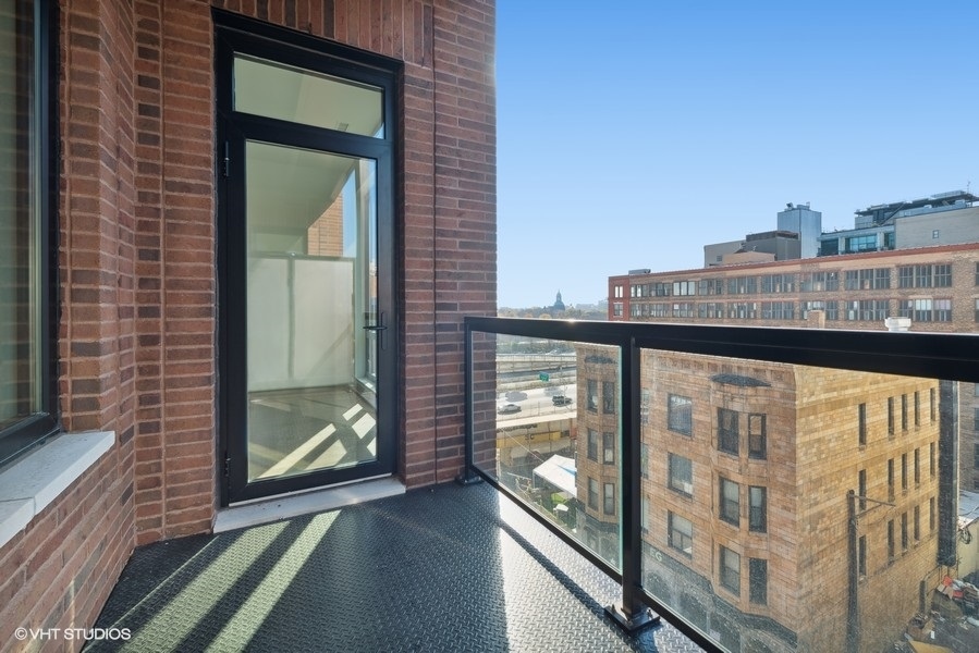323 South Racine Avenue, Unit 6A Chicago, IL 60607 - Photo 26 of 28 a view of balcony