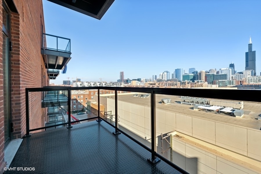 323 South Racine Avenue, Unit 6A Chicago, IL 60607 - Photo 27 of 28 a picture of city view