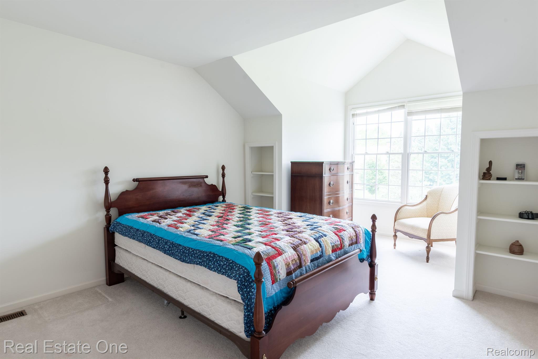 1941 Dunham Drive Rochester, MI 48306 - Photo 18 of 21 2nd Bedroom