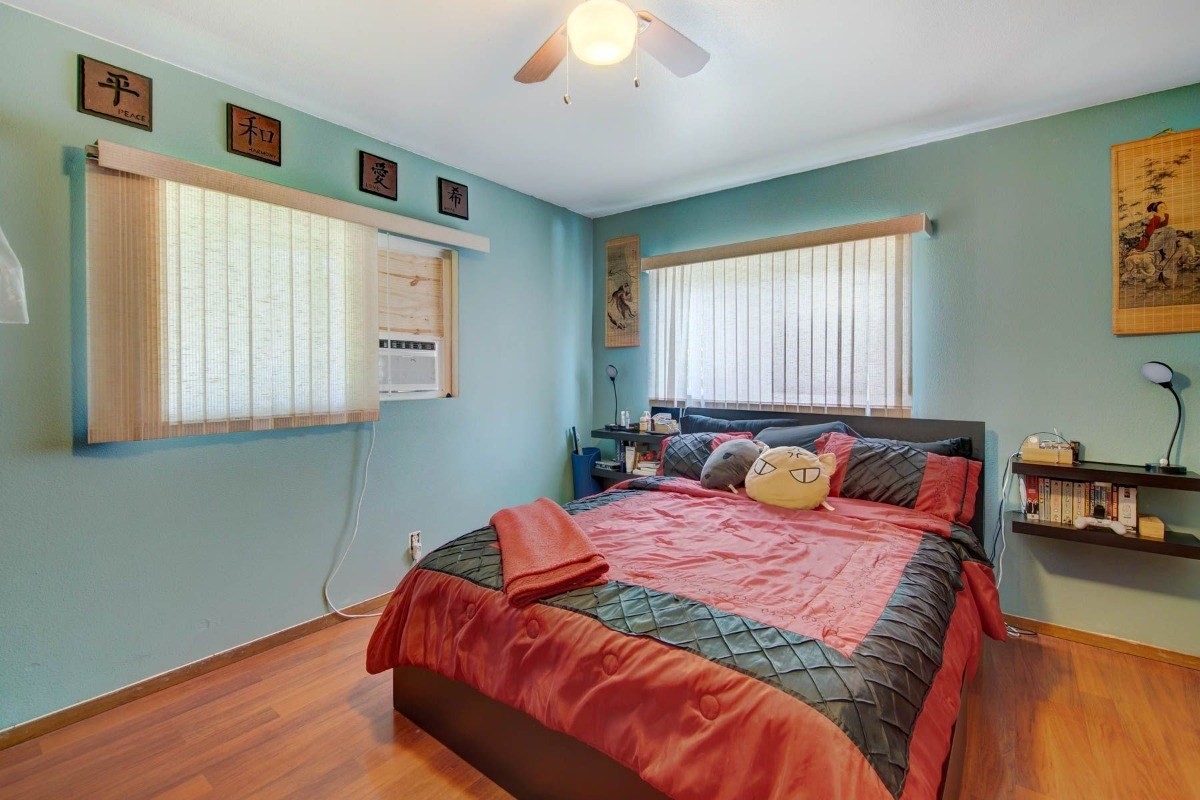 4875 Hauaala Road, Unit 1 Kapaa, HI 96746 - Photo 6 of 19 a bedroom with bed and window