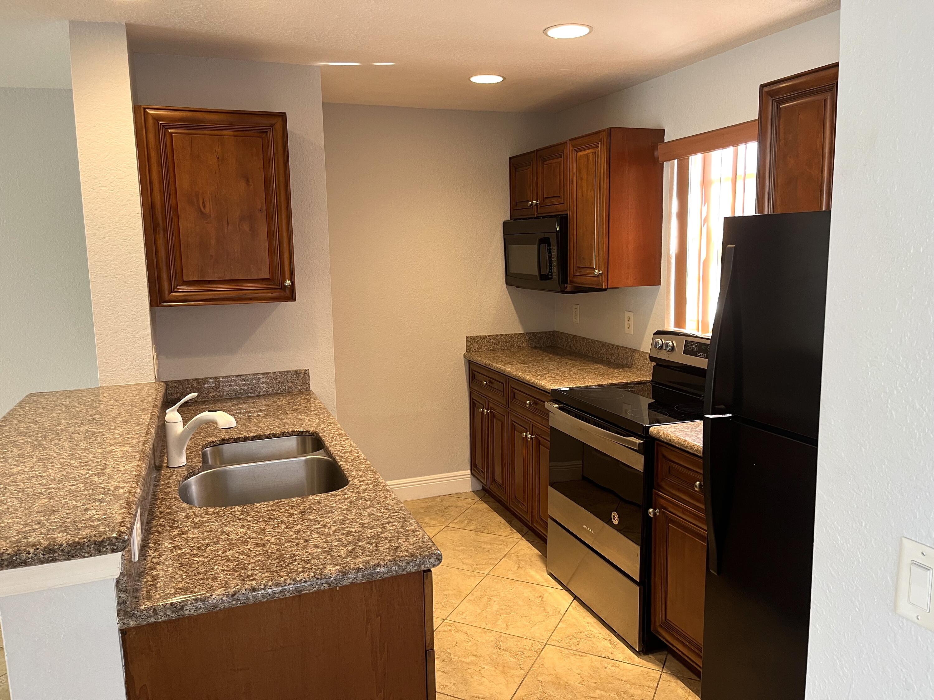4353 Springfield Street Lake Worth, FL 33461 - Photo 2 of 17 Beautiful kitchen
