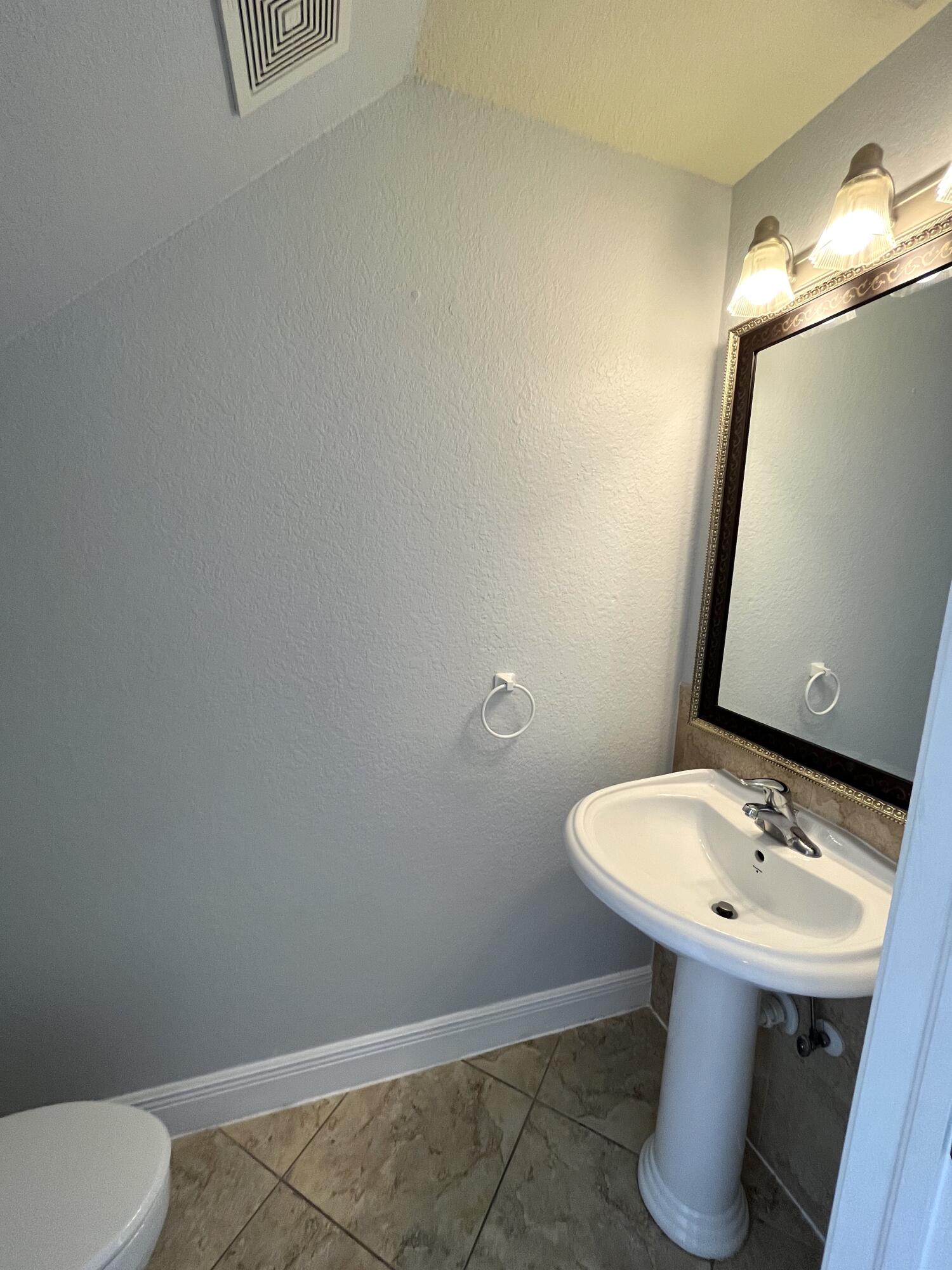 4353 Springfield Street Lake Worth, FL 33461 - Photo 6 of 17 Guest bathroom