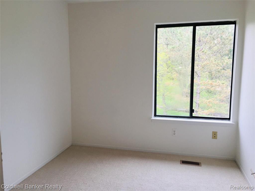 676 Tennyson, Unit 13 Rochester Hills, MI 48307 - Photo 13 of 22