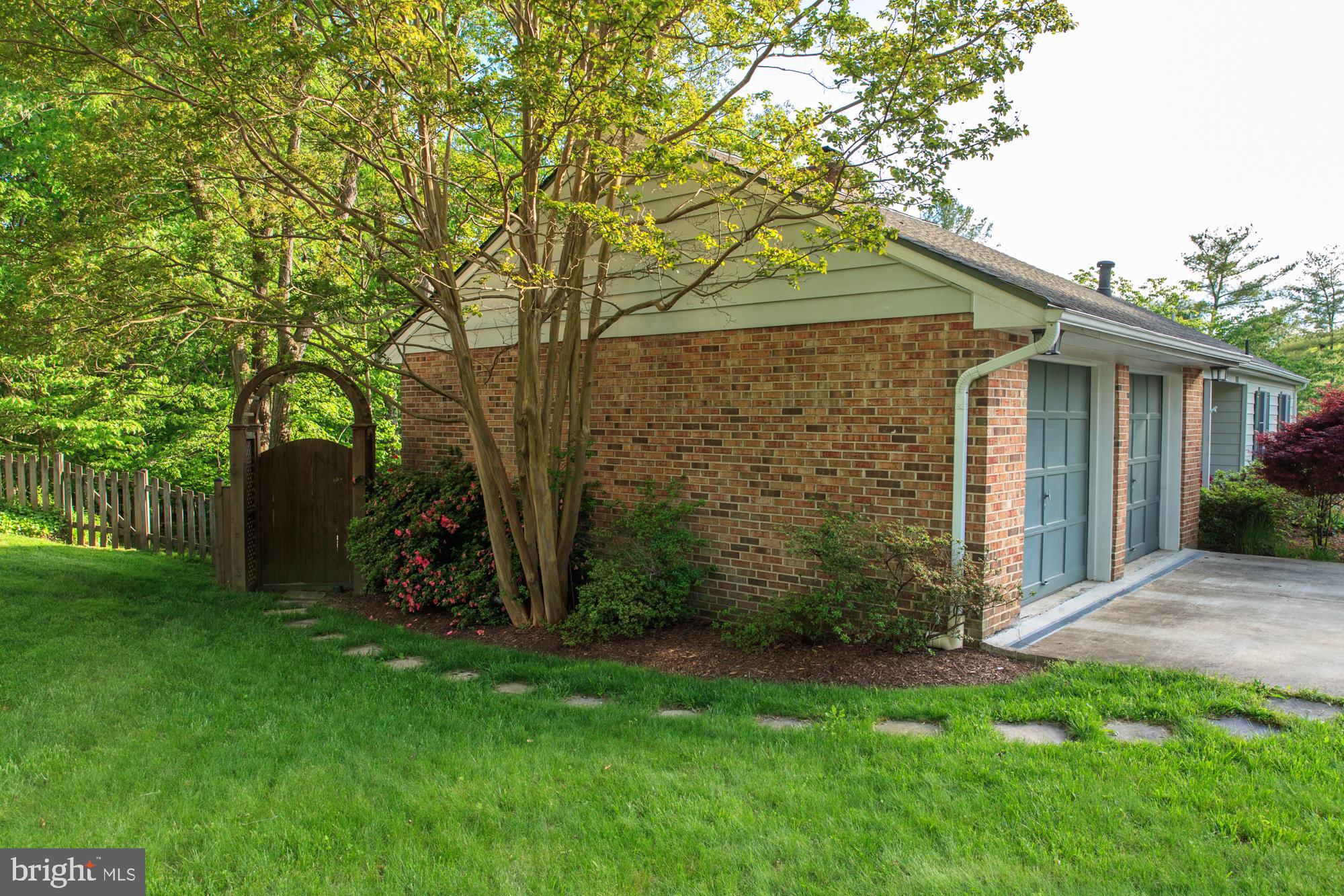 9048 Brook Ford Road Burke, VA 22015 - Photo 11 of 54 Gallery Image 11