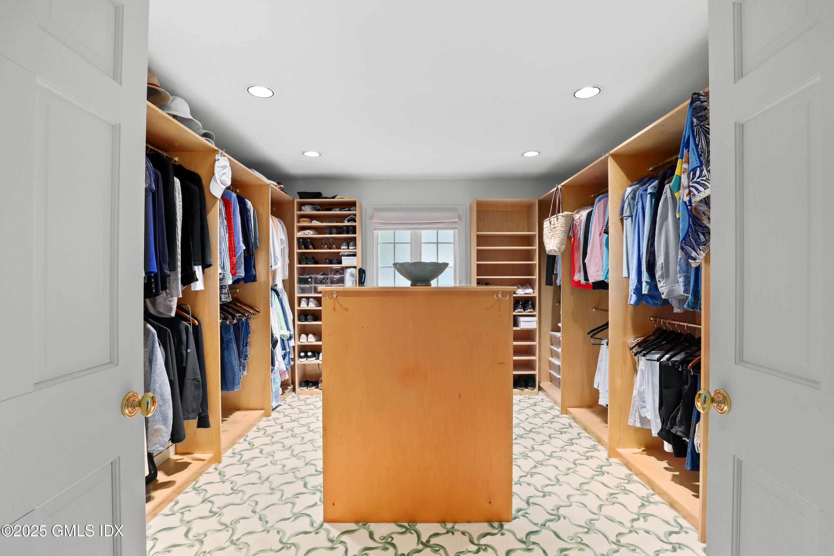 502 Indian Field Road Greenwich, CT 06830 - Photo 17 of 37 Primary Walk-In Closet