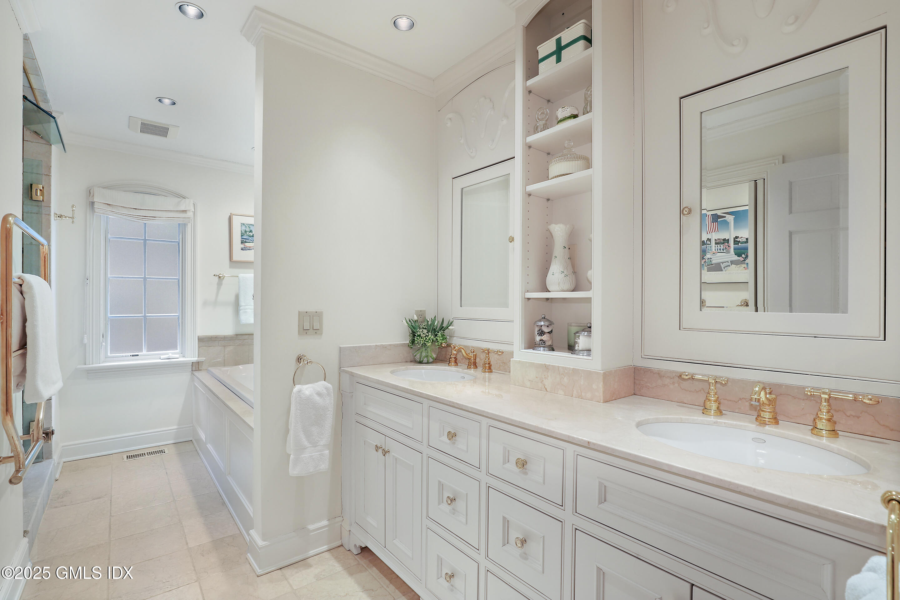 502 Indian Field Road Greenwich, CT 06830 - Photo 18 of 37 Primary Full Bathroom