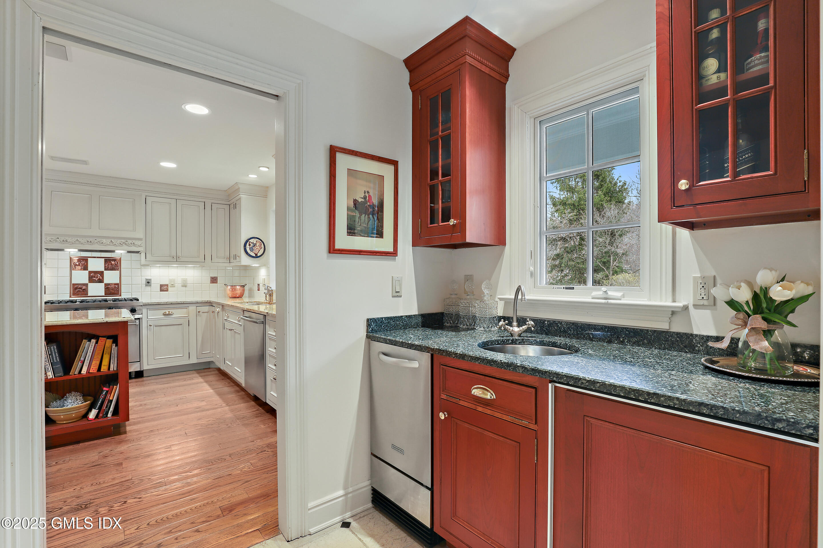 502 Indian Field Road Greenwich, CT 06830 - Photo 5 of 37 Wet Bar