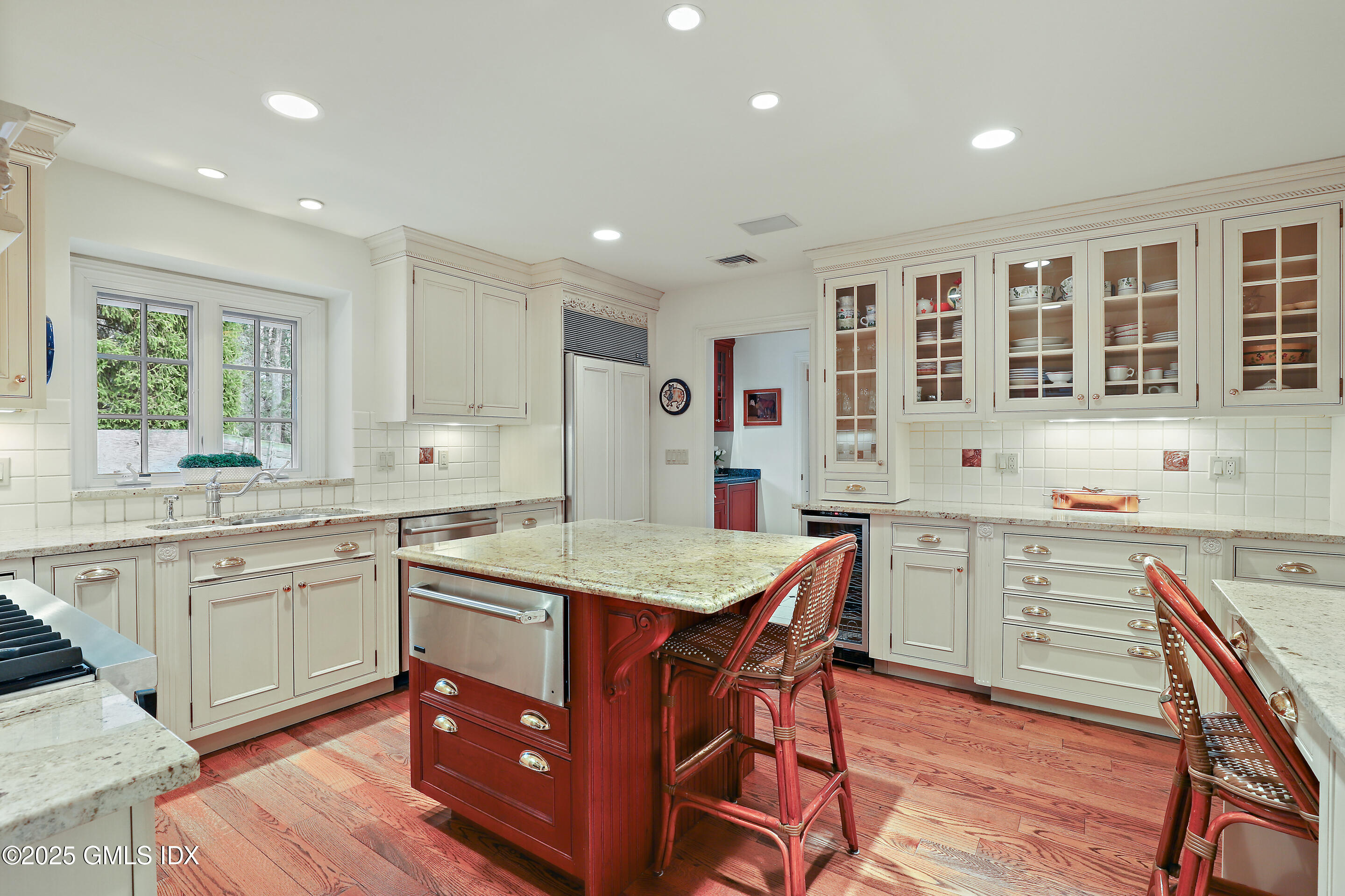 502 Indian Field Road Greenwich, CT 06830 - Photo 7 of 37 Kitchen