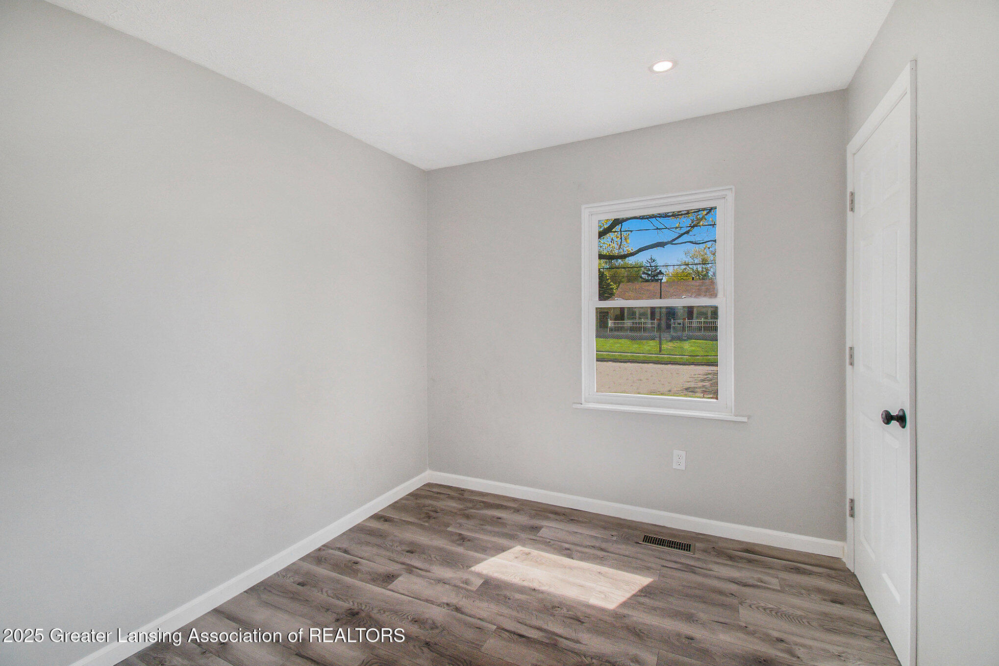 3222 Shetland Road Lansing, MI 48911 - Photo 15 of 24 011__ndp4938_335