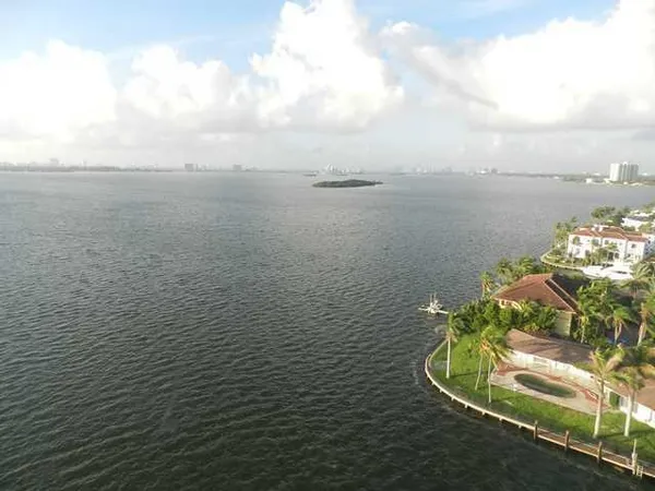 $2,500 | 11930 North Bayshore Drive, Unit 706, North Miami, FL 33181