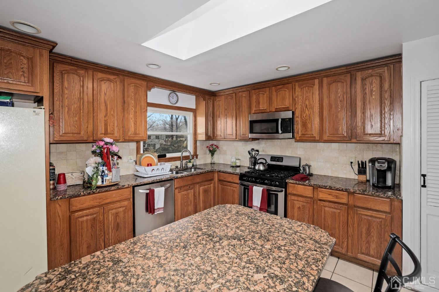 8 Sherry Road East Brunswick, NJ 08816 - Photo 6 of 30 Gallery Image 6