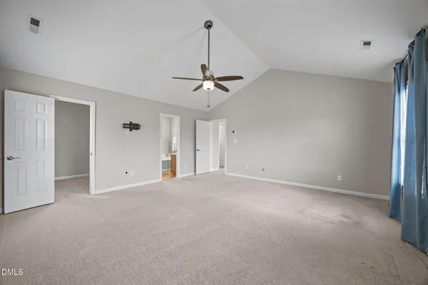 a view of a livingroom with a ceiling fan